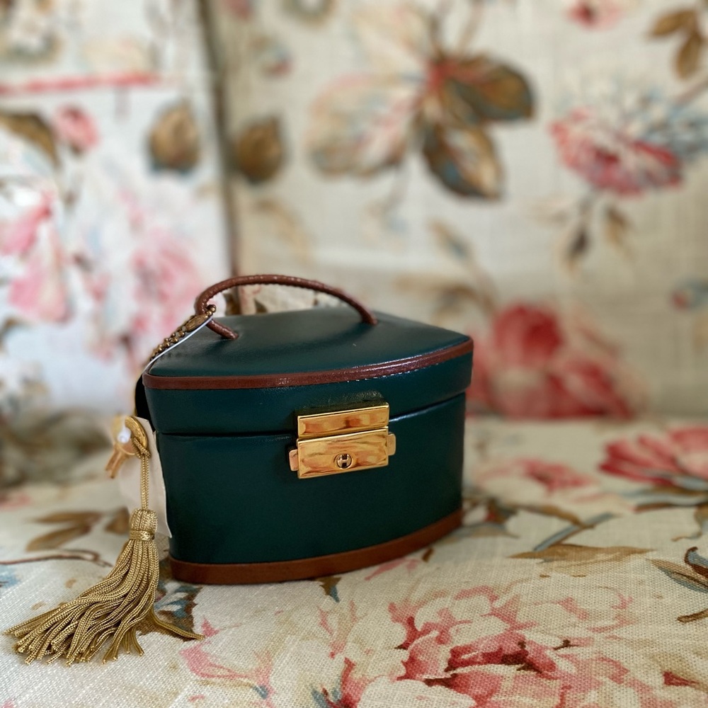 WOLF DESIGN - Green Jewelry Box